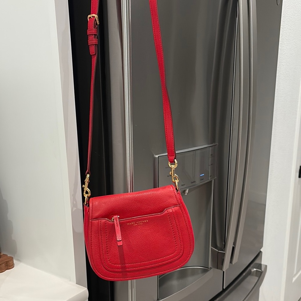 Vintage cherry red Marc Jacob’s crossbody